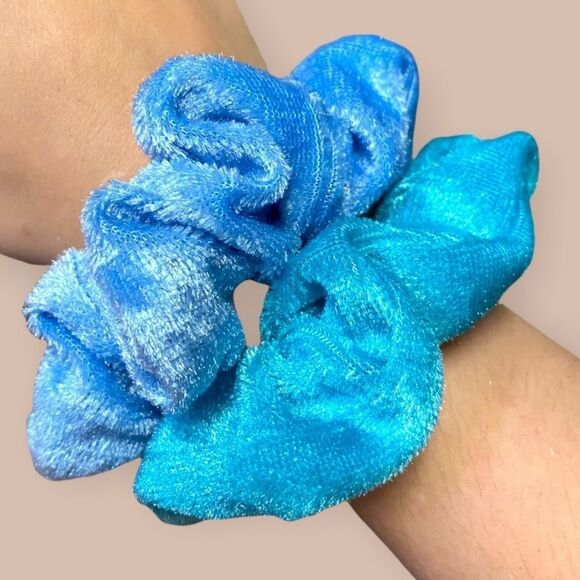 🆕 2/$20 Velvet Scrunchie Duo - Picture 1 of 3